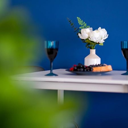 Urban Elegance - Stylish Central Accommodation Бухарест Екстер'єр фото