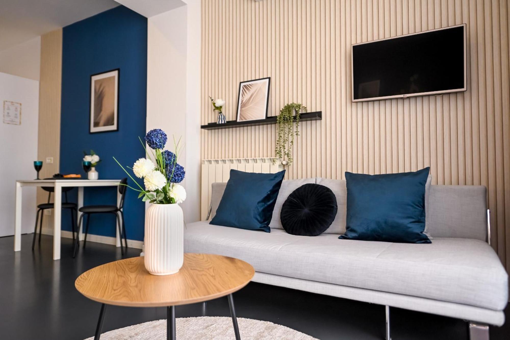 Urban Elegance - Stylish Central Accommodation Бухарест Екстер'єр фото