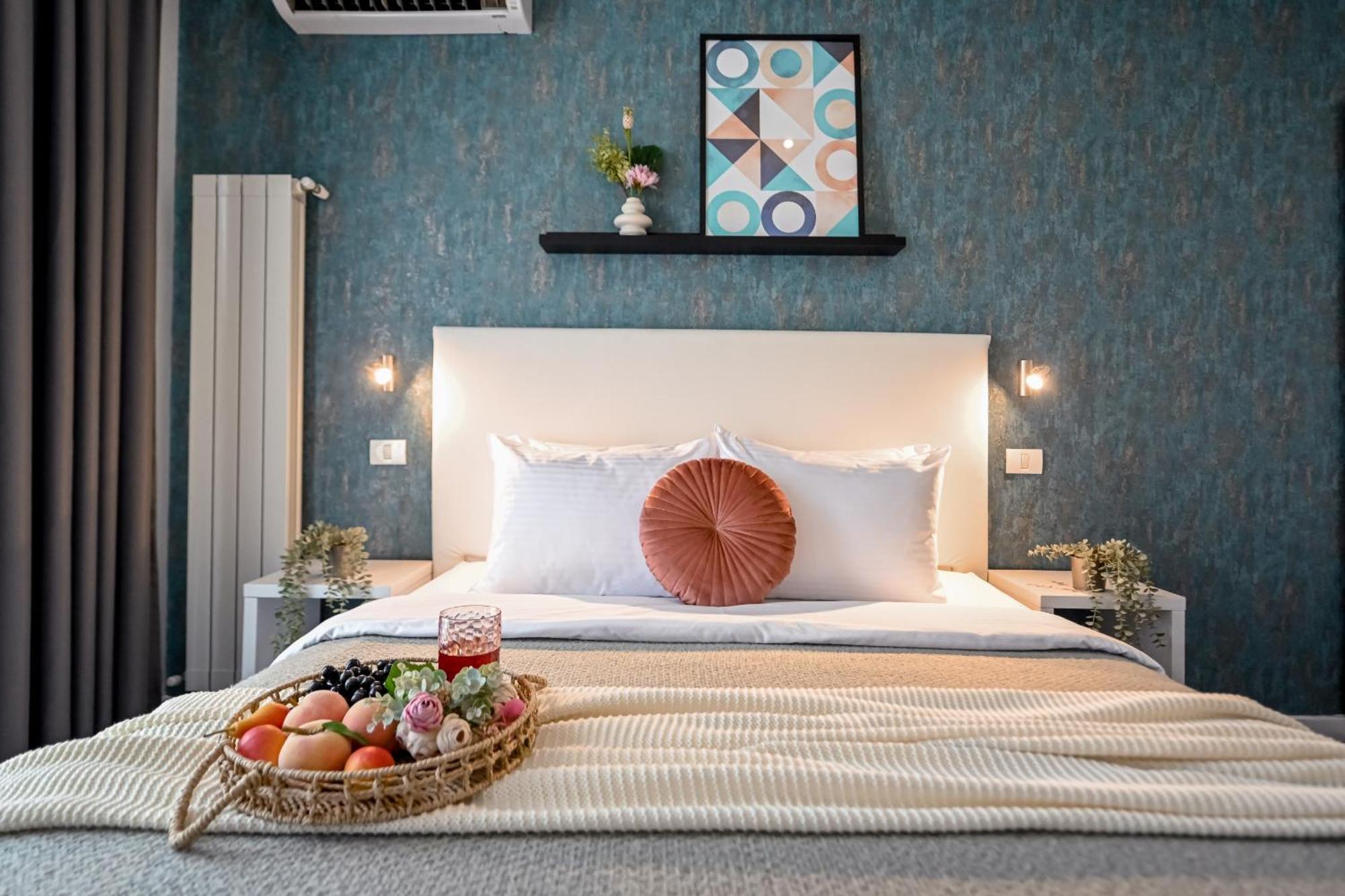 Urban Elegance - Stylish Central Accommodation Бухарест Екстер'єр фото