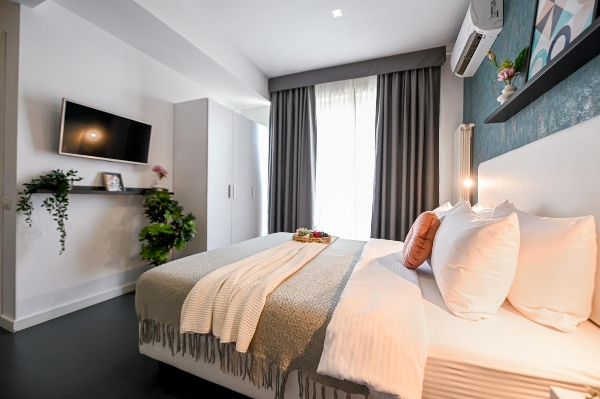 Urban Elegance - Stylish Central Accommodation Бухарест Номер фото