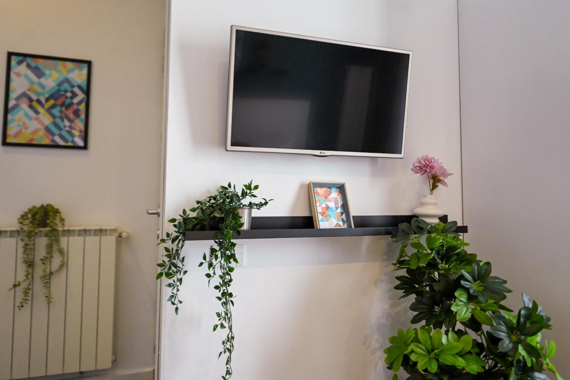 Urban Elegance - Stylish Central Accommodation Бухарест Номер фото
