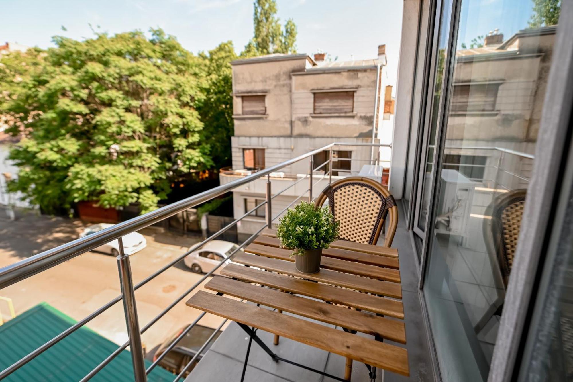 Urban Elegance - Stylish Central Accommodation Бухарест Екстер'єр фото